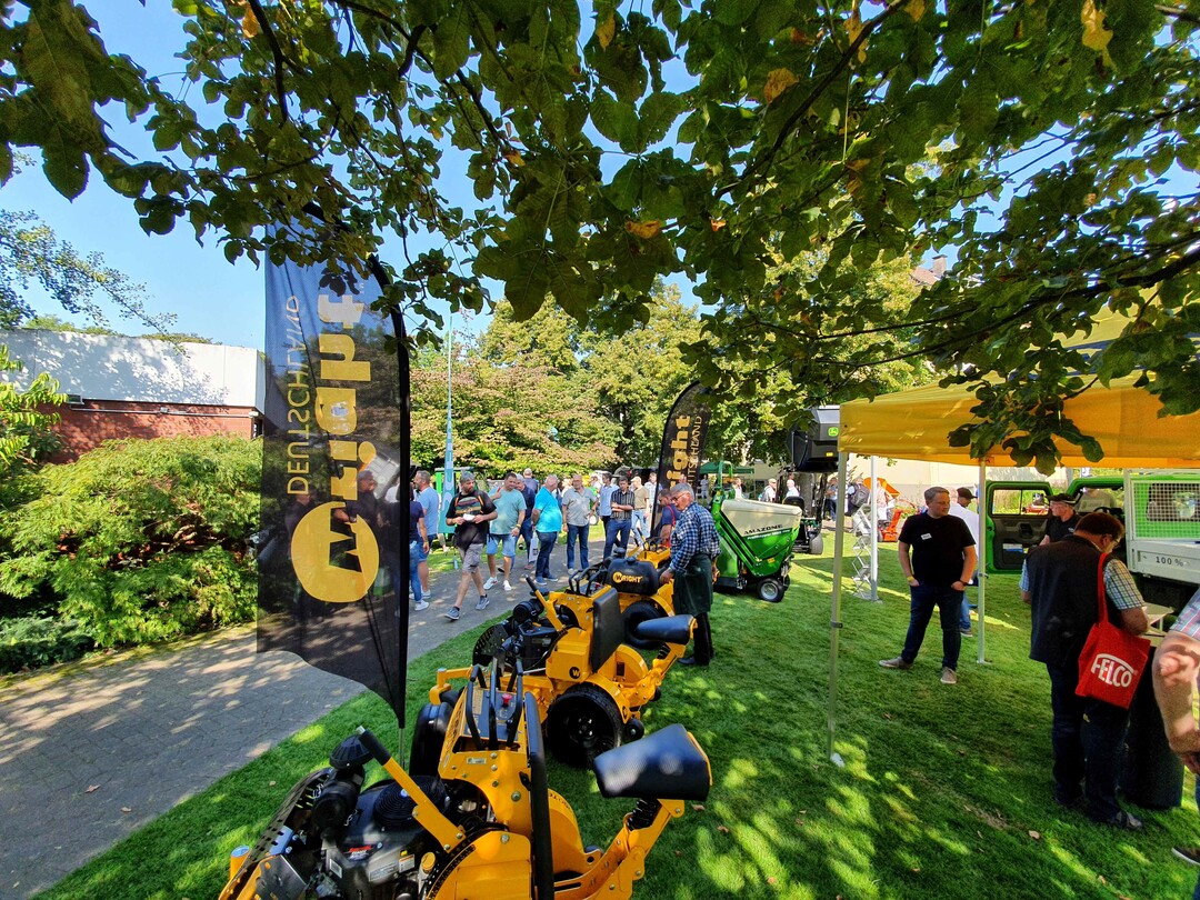 Am 7. September 2023 findet im Bildungszentrum Gartenbau der Landwirtschaftskammer NRW die Fachausstellung Friedhofstechnik statt.