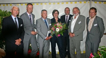 Von links: Hartmut Weimann (Prsident Wrttembergischer Grtnereiverband), Bernd Hopp (Prsident Verband Badischer Gartenbaubetriebe), Heinz Tiedemann (ehem. Prsident Wrttembergischer Grtnereiverband), Regine Tiedemann, Klaus Gtz (Prsident Fachverband Deutscher Floristen Baden-Wrttemberg), Prof. Hubert Mhrle (Vorsitzender der Gesellschafterversammlung der Frderungsgesellschaft fr die Baden-Wrttembergischen Landesgartenschauen), Clemes Appel (Vorsitzender Bund Deutscher Landschaftsarchitekten Baden-Wrttemberg).