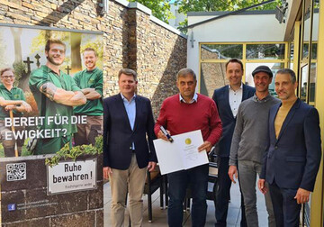 Ehrung von Thomas Schlimgen mit Goldener Ehrennadel des Genossenschaftsverbandes  Verband der Regionen e.V.: (v.l.n.r.) Marc Zillken, Vorstandsvorsitzender GKF; Thomas Schlimgen; Christoph Gottwald, Genossenschaftsverband; Stefan Schmitz, Aufsichtsratsvorsitzender GKF; Lutz Pakendorf, Geschftsfhrender Vorstand GKF