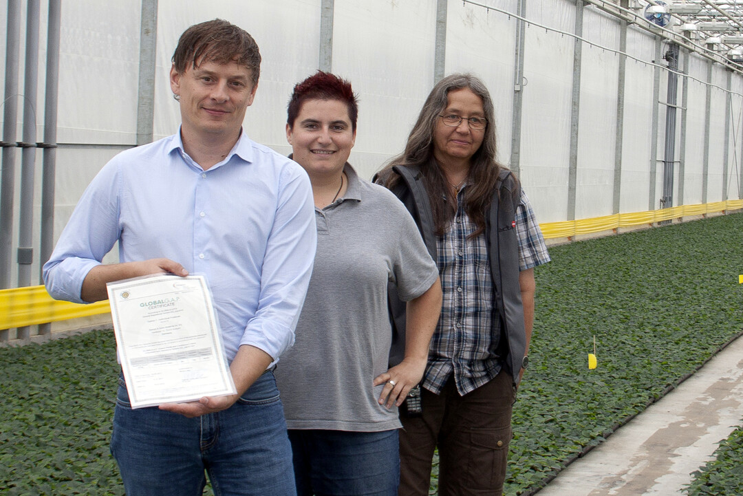 Auf dem Bild: David Dannenmann, Betriebsleiter Rooted Cuttings (RC), Barbara Kundmüller, Supply Chain Management Produktion RC, Carola Huhn, Organisationsleitung Produktion.