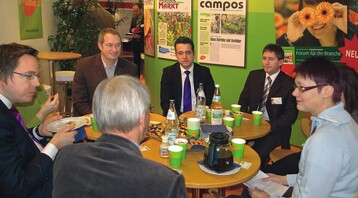 Die Branche trifft sich. Auf der IPM, am Stand des Verlags Eugen Ulmer. Die Redaktion freut sich auf Ihre Meinungen