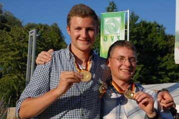 BWB-Sieger - Platz 1 in der Stufe A (1. und 2. Ausbildungsjahr): Gold erhielt das Team aus Bayern. Im Bild von links: Patrick Grner und Jonas Maiwald