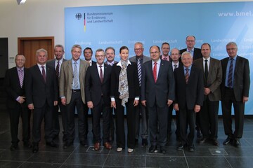 Neben dem Zentralverband Gartenbau (ZVG) am Gesprch beteiligte Verbnde: Deutscher Bauernverband (DBV), Deutscher Raiffeisenverband (DRV), Bundesverband Deutscher Pflanzenzchter (BDP), Deutsche Gartenbau-Gesellschaft (DGG), Bundesverband Garten-, Landschafts- und Sportplatzbau (BGL), Bund kologische Lebensmittelwirtschaft (BLW), Deutscher Weinbauverband (DWV), Verband Deutscher Hopfenpflanzer. 