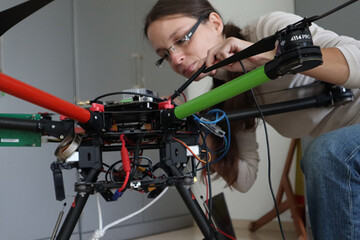 Eine intelligente Drohne soll Spinnmilben im Gewchshaus erkennen.