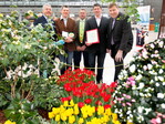 Jochen Sandner, Geschäftsführer der Deutschen Bundesgartenschau-Gesellschaft, Björn, Helmut und Andy Barthels, Blumen Barthels GbR mit Andreas Lohff, Präsident des Gartenbauverbandes Nord und Vizepräsident des ZVG (von links nach rechts).