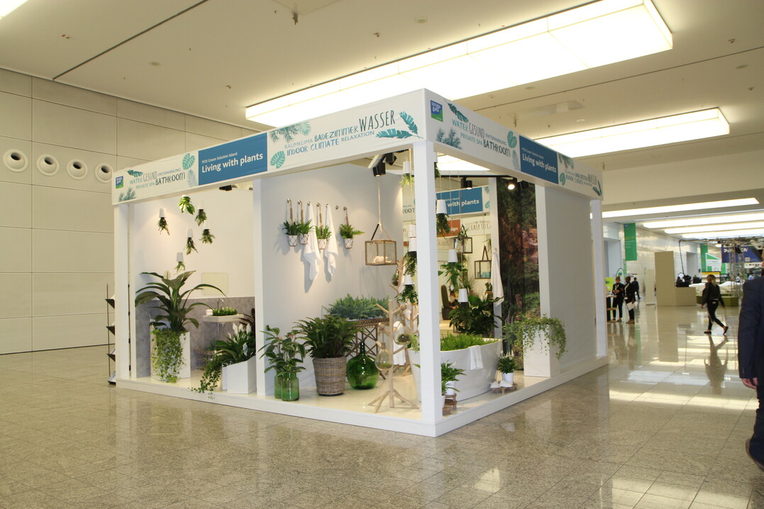 Die Insel "Living with plants" zeigt wie Pflanzen und Dekoartikel mit dem Sanitrsortiment. Der Fokus lag hier auf Pflanzen, die vermehrt Sauerstoff produzieren. 