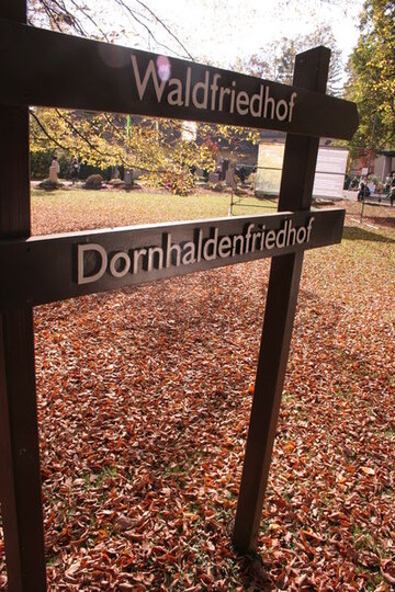 In Stuttgart gab es zum Tag des Friedhofs Veranstaltungen und Angebote auf mehreren Friedhfen. Im Folgenden einige Eindrcke vom Waldfriedhof.