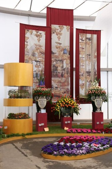 Floristische Kunstwerke zeigen Sachsens Grtner in der Schatzkammer der Blumenhalle.