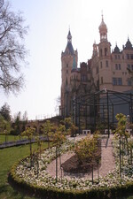 Die Gestaltung des Burggartens bezieht sich auf Anlageideen bereits aus dem Jahr 1857.