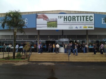 Hortitec: 370 meist groe, teilweise mit viel Aufwand dekorativ gestaltete Stnde auf insgesamt 30.000 Quadratmeter Ausstellungsflche lassen den Vergleich mit groen europischen Fachmessen zu. 