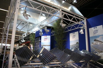 Solarmodule fr die Eindeckung von Gewchshausanlagen zeigten mehrere Gewchshausbauer.