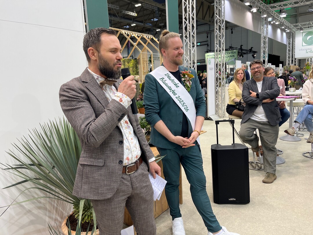 Sie pr�sentierten die IPM-Neuheiten einem interessierten Publikum: Die deutsche Blumenfee Hannes Schrader und Thomas Kirsch, Gesch�ftsf�hrer des Bundesverbandes Einzelhandelsg�rtner (BVE) im Zentralverband Gartenbau (ZVG).
