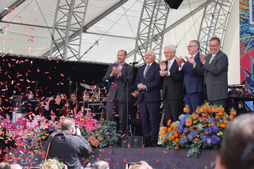 Bei der Erffnungsveranstaltung von links: Michael Schnellbach, BUGA 23-Geschftsfhrer, Bundesprsident Frank-Walter Steinmeier, Ministerprsident Winfried Kretschmann, Mannheims Oberbrgermeister Dr. Peter Kurz, Hajo Hinrichs, Vorsitzender der Gesellschafterversammlung der DBG.