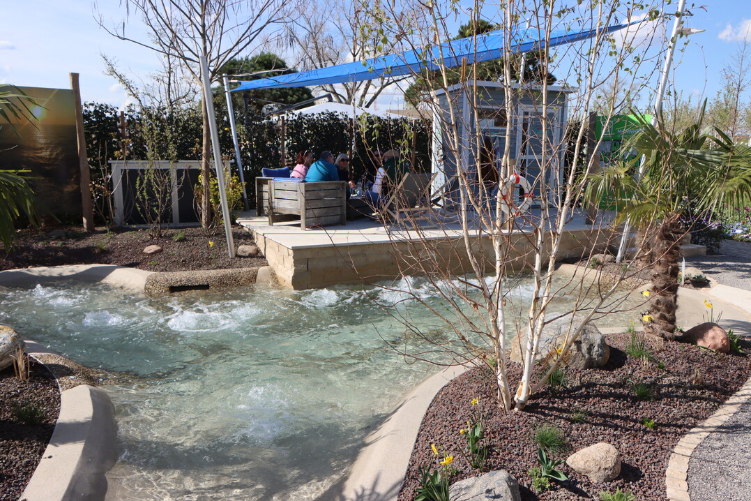 Wasser in der Gartengestaltung begeistert immer besonders.
