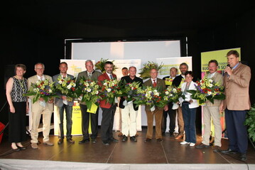 Zahlreiche Vertreter des Gartenbauverbands Nord, der Stadt Schwerin und Dr. Till Backhaus, Landwirtschaftsminister von Mecklenburg-Vorpommern gratulierten den Preistrgern der 8. Hallenschau bei der Erffnung.  DBG