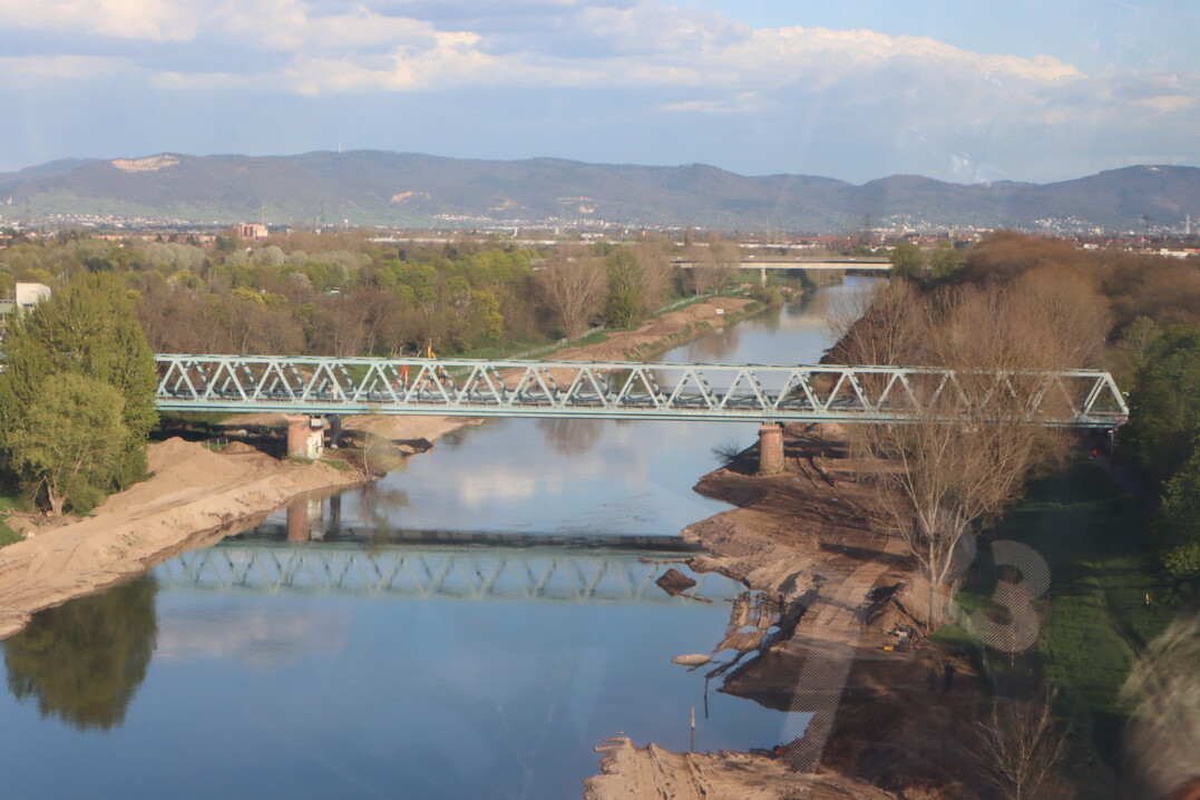 Bei der Fahrt ber den Neckar knnen die Besucher aus der Seilbahn einen neuen Blick auf Mannheim werfen.