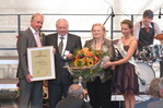 Herwig Patzer (zweiter von links) wurde als erster mit der neuen Auszeichnung des ZVG geehrt.
