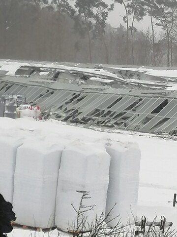 Sturm und ungewhnlich starke Schneeflle brachten Anfang Februar 2021 bei Brandkamp eine Gewchshausanlage zum Einsturz