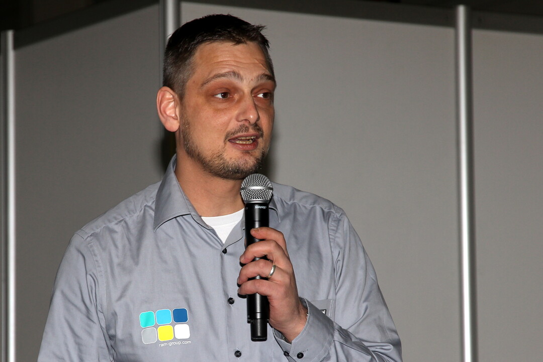 Dominik Bretz von RAM Mess- und Regeltechnik (siehe Seite 56) vermittelte seine Begeisterung fr die Gartenbautechnik. Bei ihm gehrt dazu auch die Zusammenarbeit mit Hochschulen sowie Bildungs- und Forschungseinrichtungen.