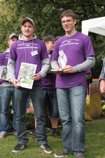 Markus Kröber und Christian von Strammberg, Friedhofsgärtnerei Maessen, holten sich den Pokal mit überwältigender Mehrheit.