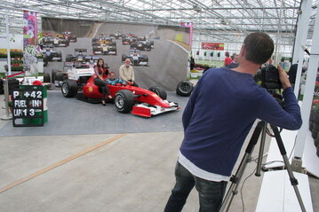Syngenta Floripro Services konzipierte den diesjhrigen Ausstellungsbeitrag als Formel-1-Szenario - Besucher konnten sich in einem Rennwagen und vor entsprechender Kulisse fotografieren lassen.