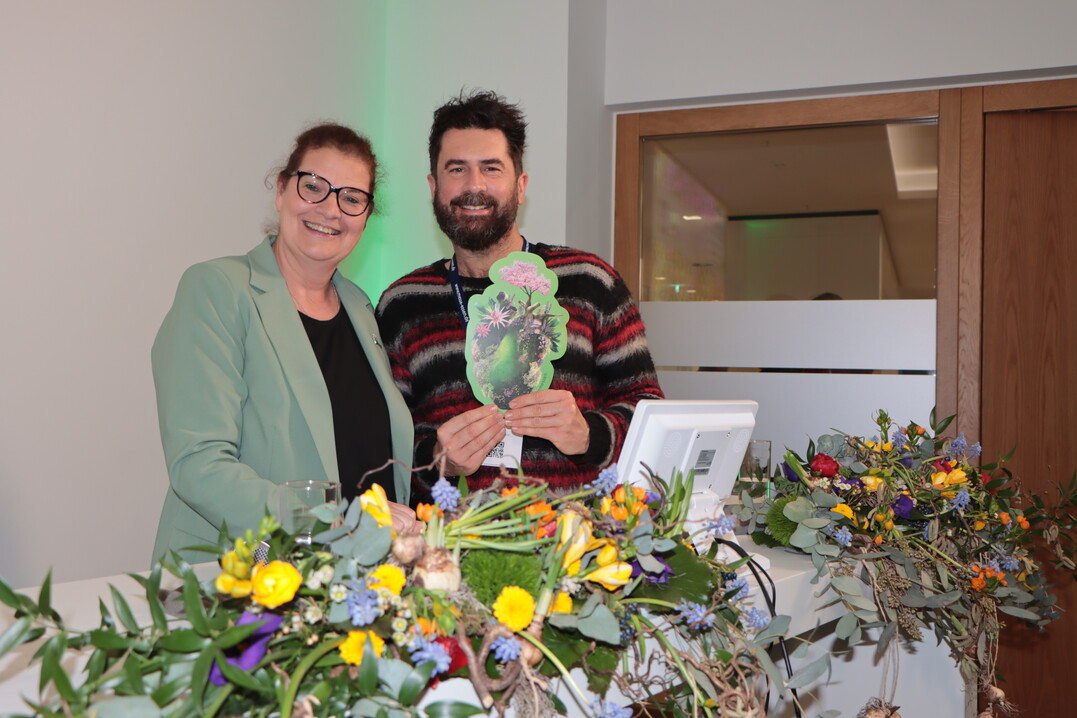 Andrea Hlker, Project Manager of IPM Essen, and Michael Perry (known as industry influencer Mr. Plant Geek) are looking forward to welcoming many visitors to IPM ESSEN 2024!