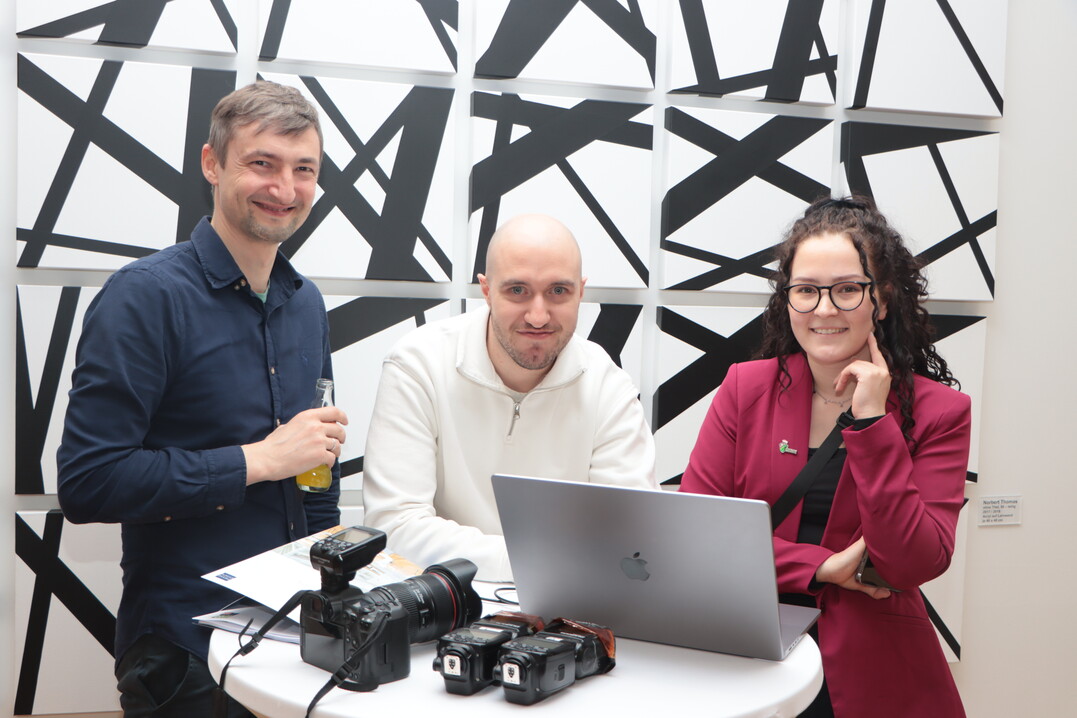 Three people who are not normally in the picture because they are behind a camera. From the left: Alex Muchnik, Armin Kuba and Pia Bollenbach make sure that lots of great IPM moments are captured in photos and passed on - including in IPMdaily!