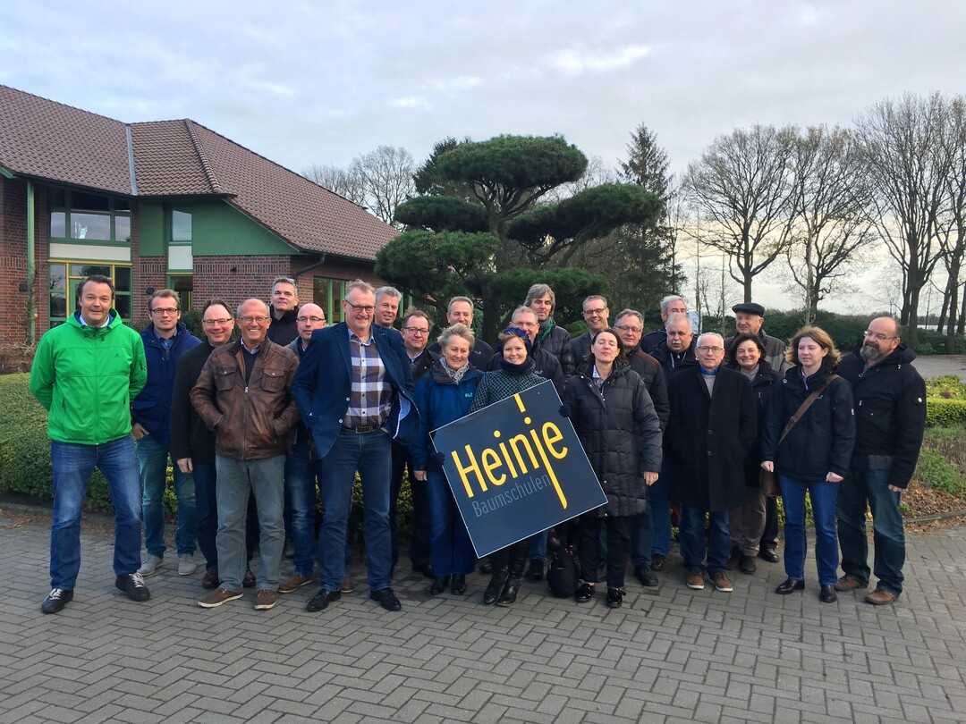 Die Teilnehmer des Netzwerktreffens der Topfpflanzengroßhändler im BGI zu Besuch bei Diderk Heinje Pflanzenhandelsgesellschaft in Jeddeloh.