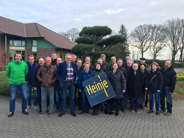 Die Teilnehmer des Netzwerktreffens der Topfpflanzengrohndler im BGI zu Besuch bei Diderk Heinje Pflanzenhandelsgesellschaft in Jeddeloh.