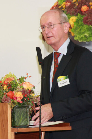 Jochen Borchert, Bundesminister a.D. und jahrzehntelanger Weggefhrte von Heinz Herker, sprach ein ausfhrliches Gruwort und wrdigte die Lebensleistung Herkers an dessen Abschiedsabend im Berliner Haus der Land- und Ernhrungswirtschaft.
