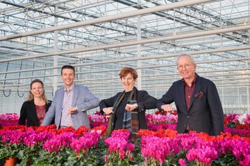 (v.l.n.r.) : Danielle van de Pol, Peter van de Pol (Schoneveld breeding),  An Beekenkamp and Marc Driessen (Beekenkamp Plants) 