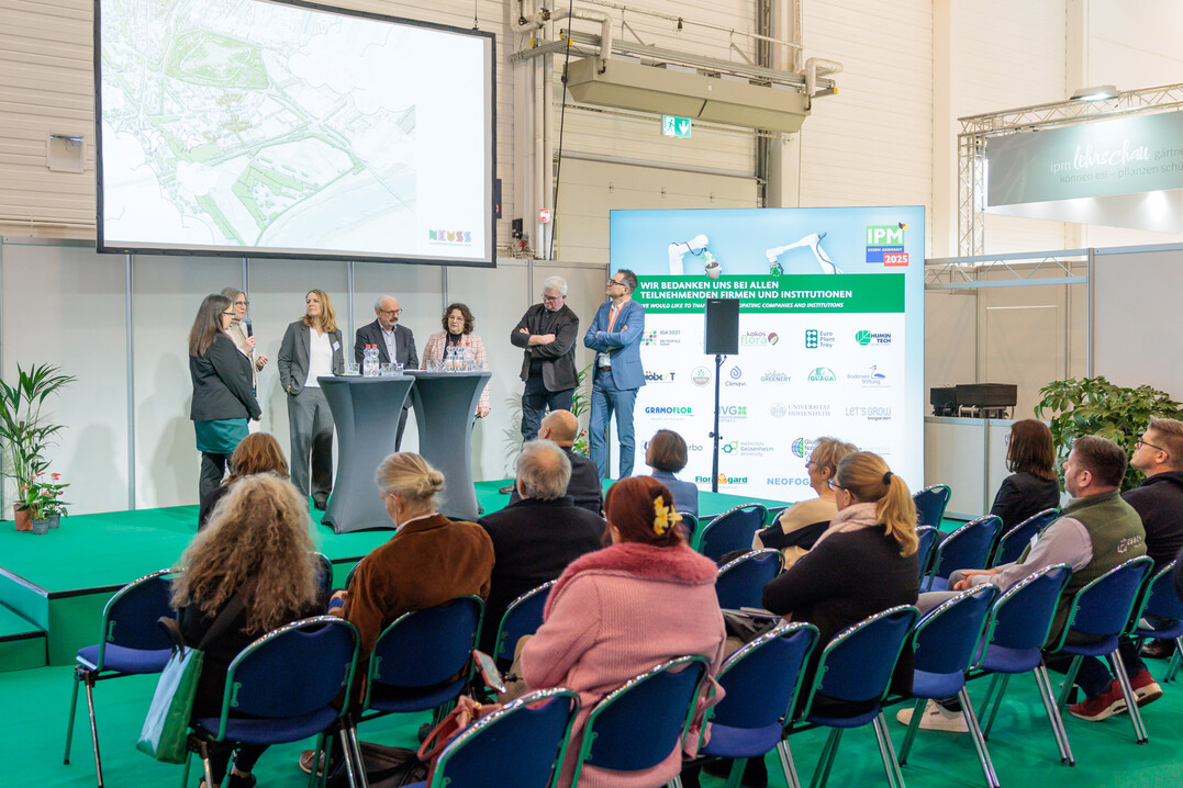 Thanks to an extensive supporting program, you can round off your visit to the trade fair today with lectures and guided tours.