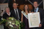 Dr. Hans-Joachim Labowksy (rechts) mit Ehefrau und ZVG-Präsident Heinz Herker sowie Lisa Maurer, Deutsche Blumenfee 2011/2012.