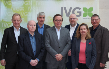 Neue und ehemalige Vorstandsmitglieder beim IVG: Heribert Benteler, Dr. Hans-Ulrich Born, Hans-Martin Lohmann, Oliver Trappmann, Christoph Bscher, Michaela Schmitten-Pitt, Andreas Epple (v. l.).