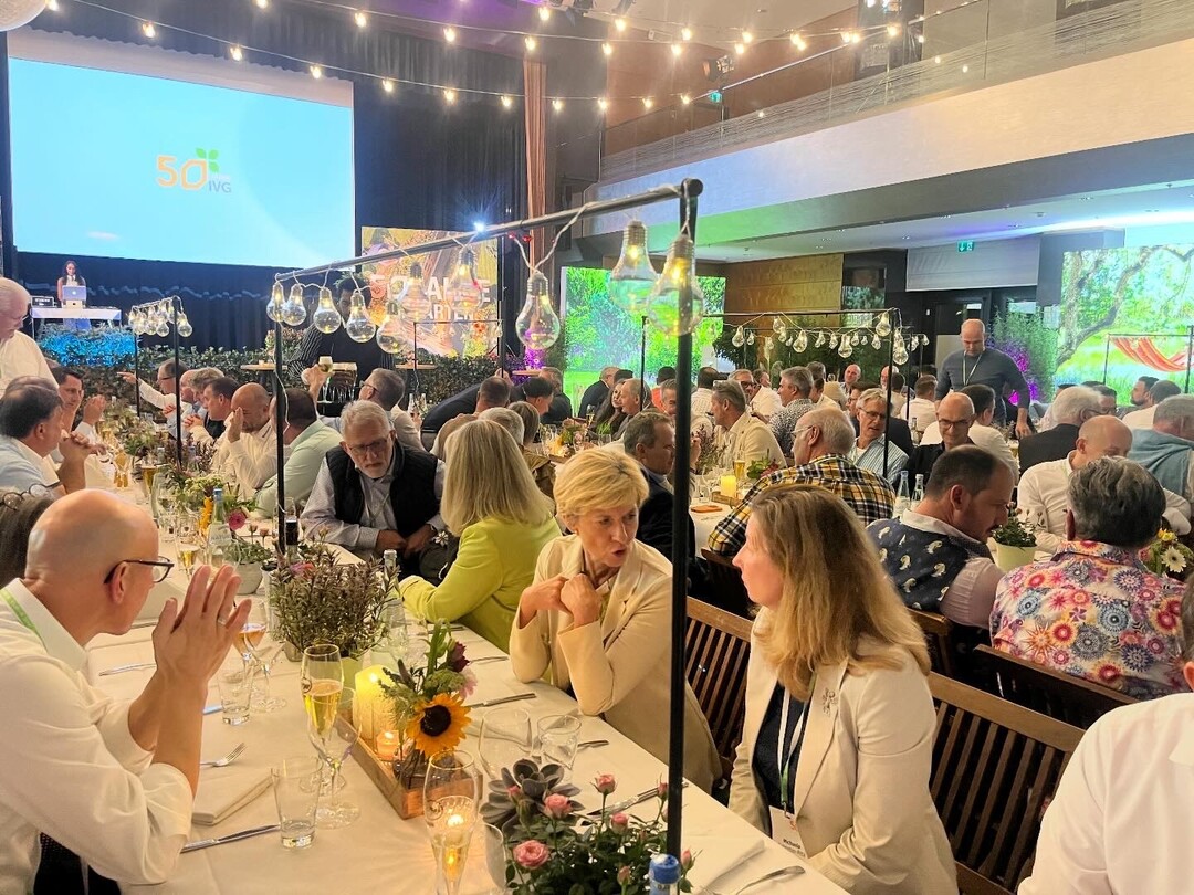Eine Gartenparty mit Freunden hatte sich der IVG zum Jubilum gewnscht und bekommen.