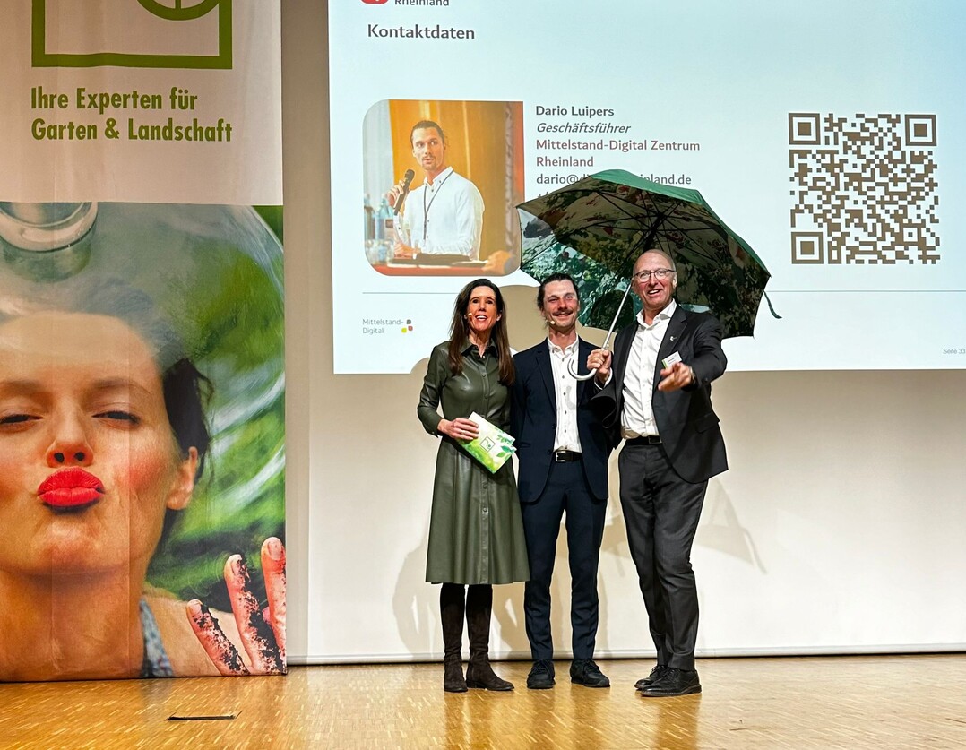 Moderator Corinna Egerer, Dario Luipers from the Mittelstand-Digital-Zentrum Rheinland and VGL President Josef Mennigmann.