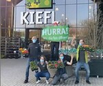 Nicht nur bei den Mitarbeitern des Gartencenters Kiefl im bayrischen Gauting ist die Freude groß - in vielen Bundesländern dürfen Blumenläden, Gärtnereien und Gartencenter am 1. März wieder öffnen.