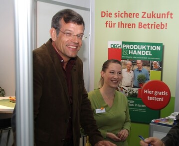Der sterreichische Fernsehjournalist und Hobbygrtner Karl Ploberger signierte auf der HORTI VIENNA sein im Verlag Eugen Ulmer erschienenes Buch "So werde ich Biogrtner".