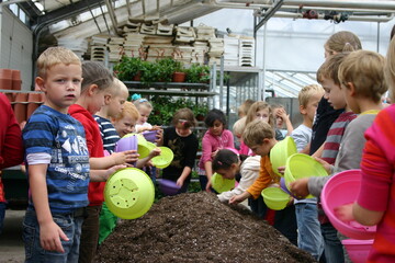 Nach den Erfolgen der vergangenen Jahre bot der Gartenbaubetrieb Blumen Pflanzen Vatter aus Bempflingen am 20. September 2013 wieder die Aktion Tage der Kinder-Grtnerei an. 