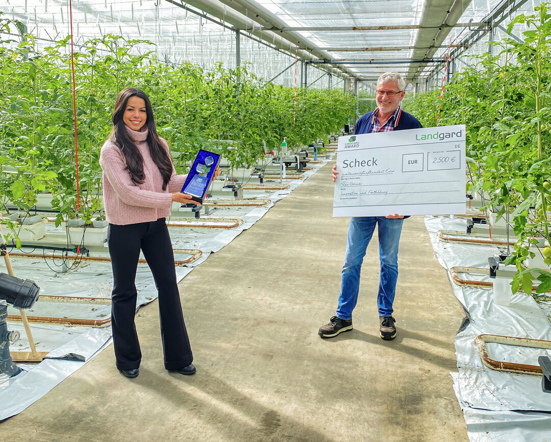     Fernanda Brando (Moderatorin) und Theo Germes (Erzeuger des Jahres Obst & Gemse) 