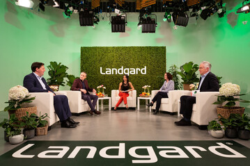  Preisverleihung Online-Event: Carsten Bnig (Vorstand Landgard eG), Johannes Kronenberg (Geschftsfhrer Landgard Blumen & Pflanzen), Fernanda Brando (Moderatorin und Nachhaltigkeitsbotschafterin), Dr. Svea Pacyna-Schrheck (Geschftsfhrerin Landgard Obst & Gemse und Nachhaltigkeitsverantwortliche) und Karl Voges (Vorstand Landgard eG)