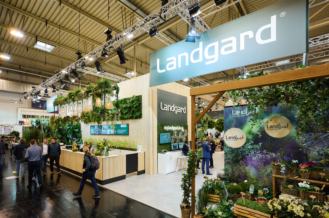 Large joint Landgard stand in Hall 1: In 15 boxes and on separate tables, the cooperative"s growers present a selection from their green range.