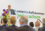 Gerhard Schwetje, Präsident der Landwirtschaftskammer Niedersachsen, eröffnet das neue Konferenz- und Verwaltungszentrum der LWK in Hannover.