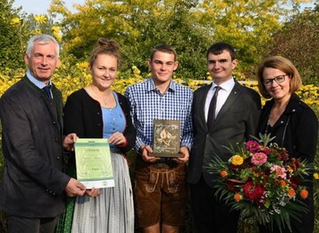 Bildungs-Landesrtin Christiane Teschl-Hofmeister (auen rechts) gratuliert gemeinsam mit Fachschuldirektor Franz Fuger den frisch gekrten Gartenbau-Champions Viktoria Pirker, Manuel Zemlika, Roman Gattermann bei der GARTEN TULLN