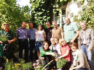 Auf dem Foto sind in der vorderen Reihe (von links):
Bettina Grfin Bernadotte, Oliver Hils, Franziska Urban, Anna Ummenhofer, Birgit Halter. Hintere Reihe (von links): Claudia Kriz, Markus Mller, Ernst Schlenker, Sarah Siegle, Tobias Degen, Erwin Halter, Gerhard Hring, Barbara Hendricks-Kaiser.
