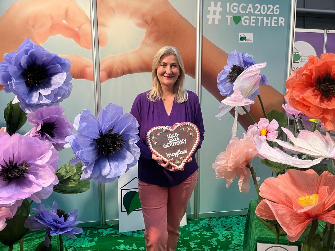 Martina Mensing-Meckelburg, Prsidentin des Verbands Deutscher Garten-Center, nutzt die IPM um fr den Internationalen Gartencenterkongress zu werben, der 2026 in Deutschland stattfinden wird.