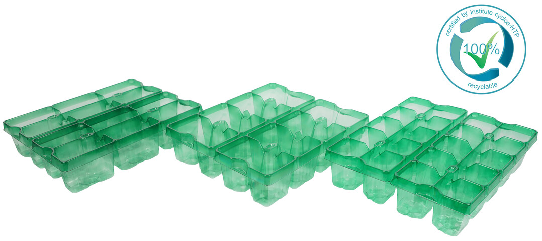 Alle drei Trays haben exakt die gleichen Abmessungen; auch die Grifföffnungen und die Etikettenschlitze befinden sich an der gleichen Stelle, sodass die Maschine beim Wechsel auf eine andere Verpackung nicht neu eingestellt werden muss.