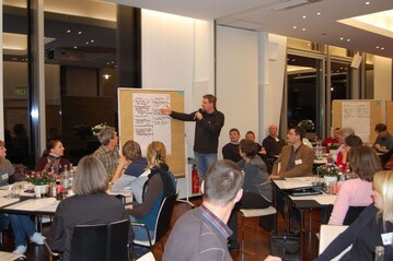 In Gruppenarbeit und Plenum erarbeiteten die Teilnehmer neue Ziele fr die knftige Ausrichtung der Azerca. 