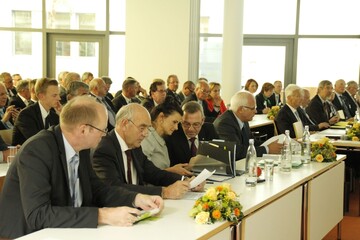 Auf groes Interesse bei Politikern und Delegierten, die zahlreich erschienen waren, stie der ffentliche Teil der Mitgliederversammlung im Rahmen des Deutschen Gartenbautags am 25. September in Berlin.