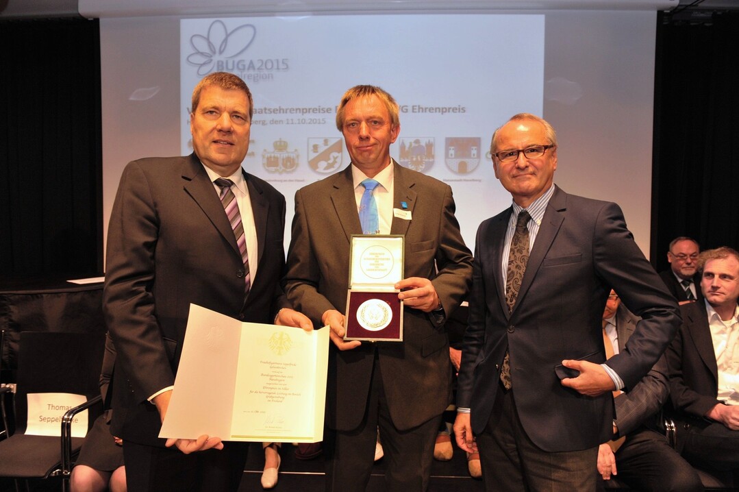 Staatsehrenpreis in Silber: Andreas Lohff, Vizeprsident des Zentralverbandes Gartenbau, Thomas Seppelfricke, Gelsenkirchen und Ministerialdirektor Clemens Neumann, Bundesministerium fr Ernhrung und Landwirtschaft